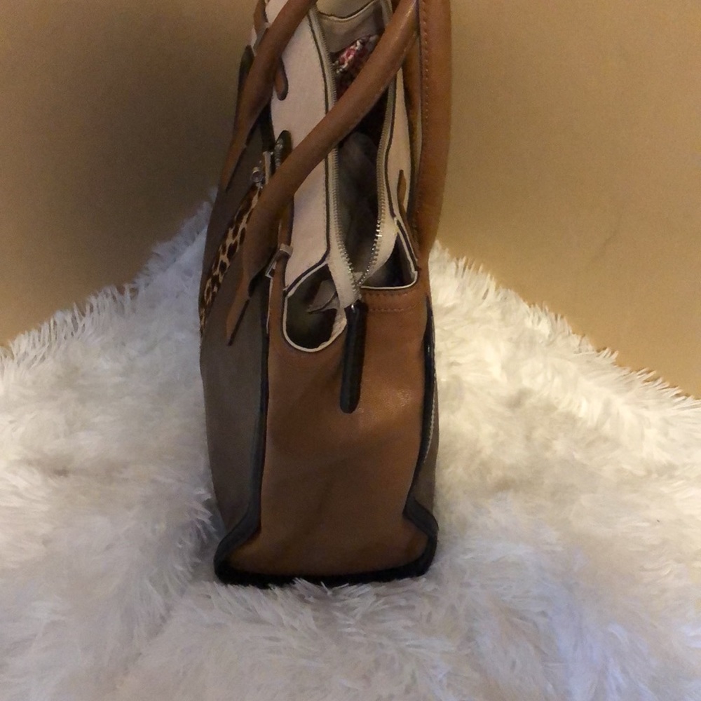 🌹SOLD🌹GUESS Purse - Picture 5 of 6